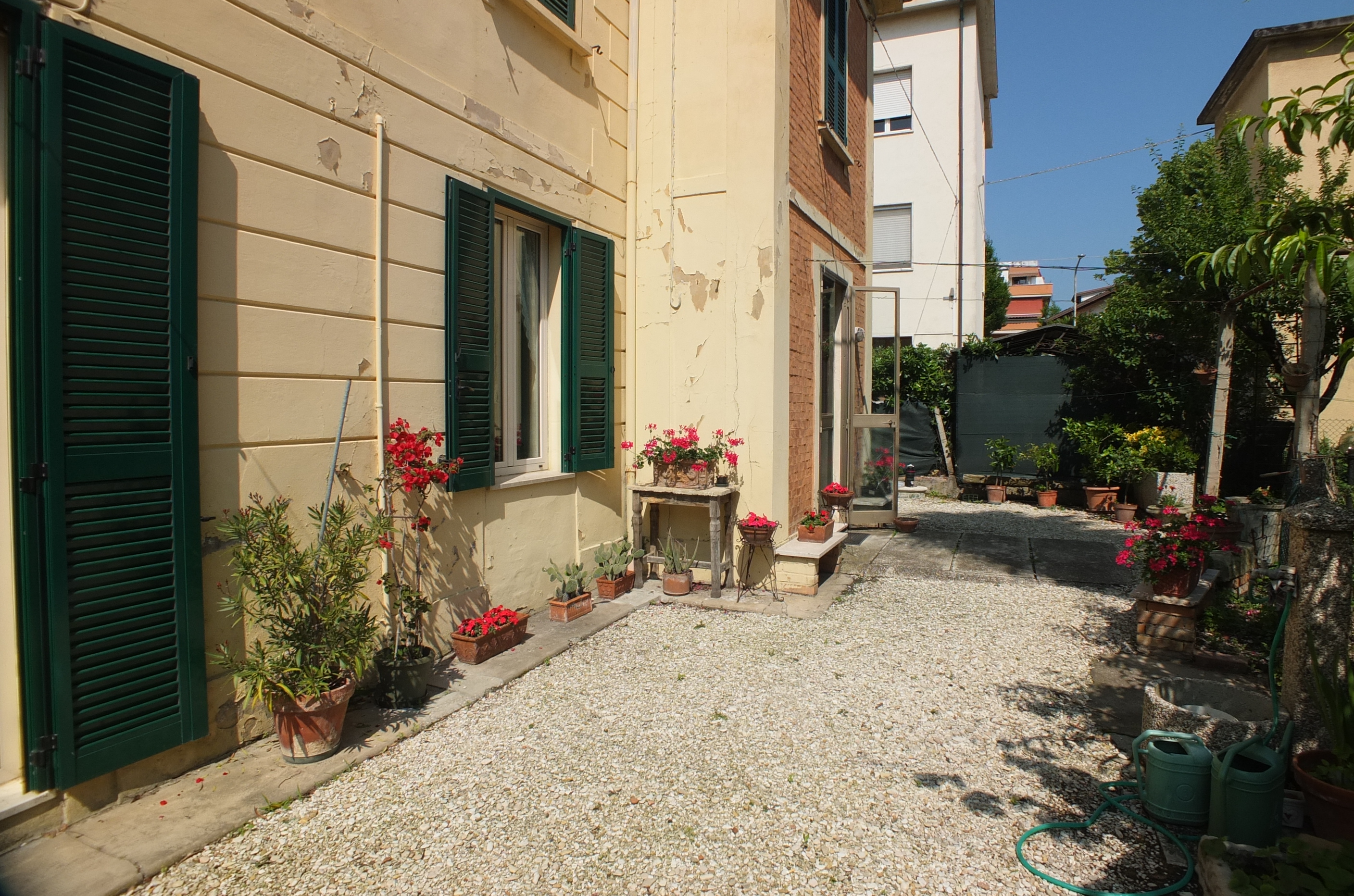 VENDITA VILLETTA CON GIARDINO PESARO - ZONA MARE (IN005)