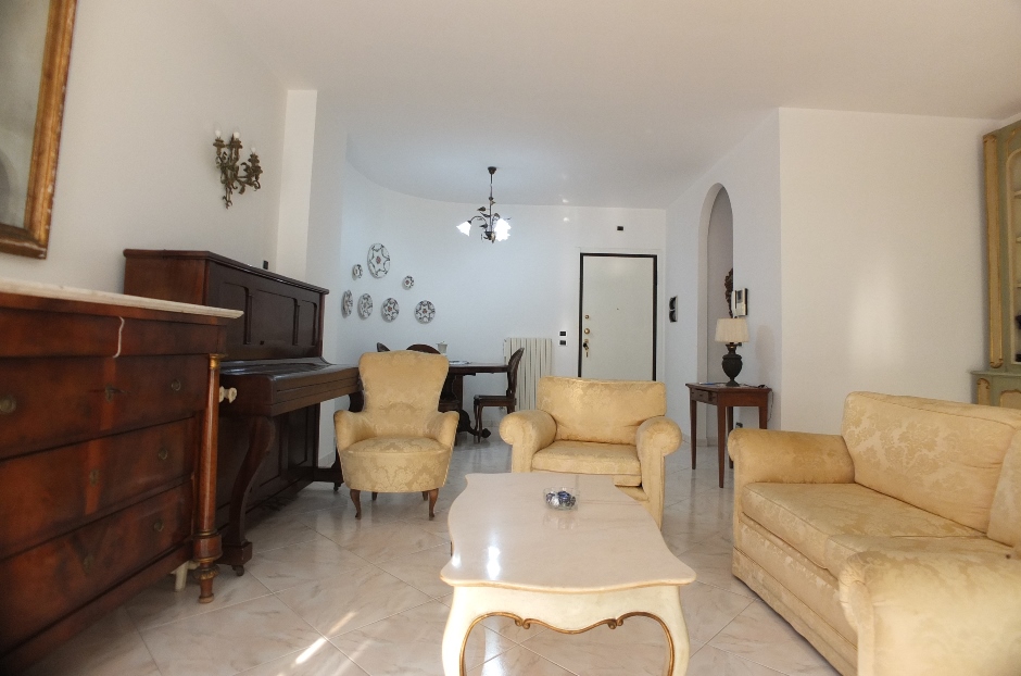 AFFITTASI APPARTAMENTO ARREDATO PESARO - ZONA MARE (AT-117)