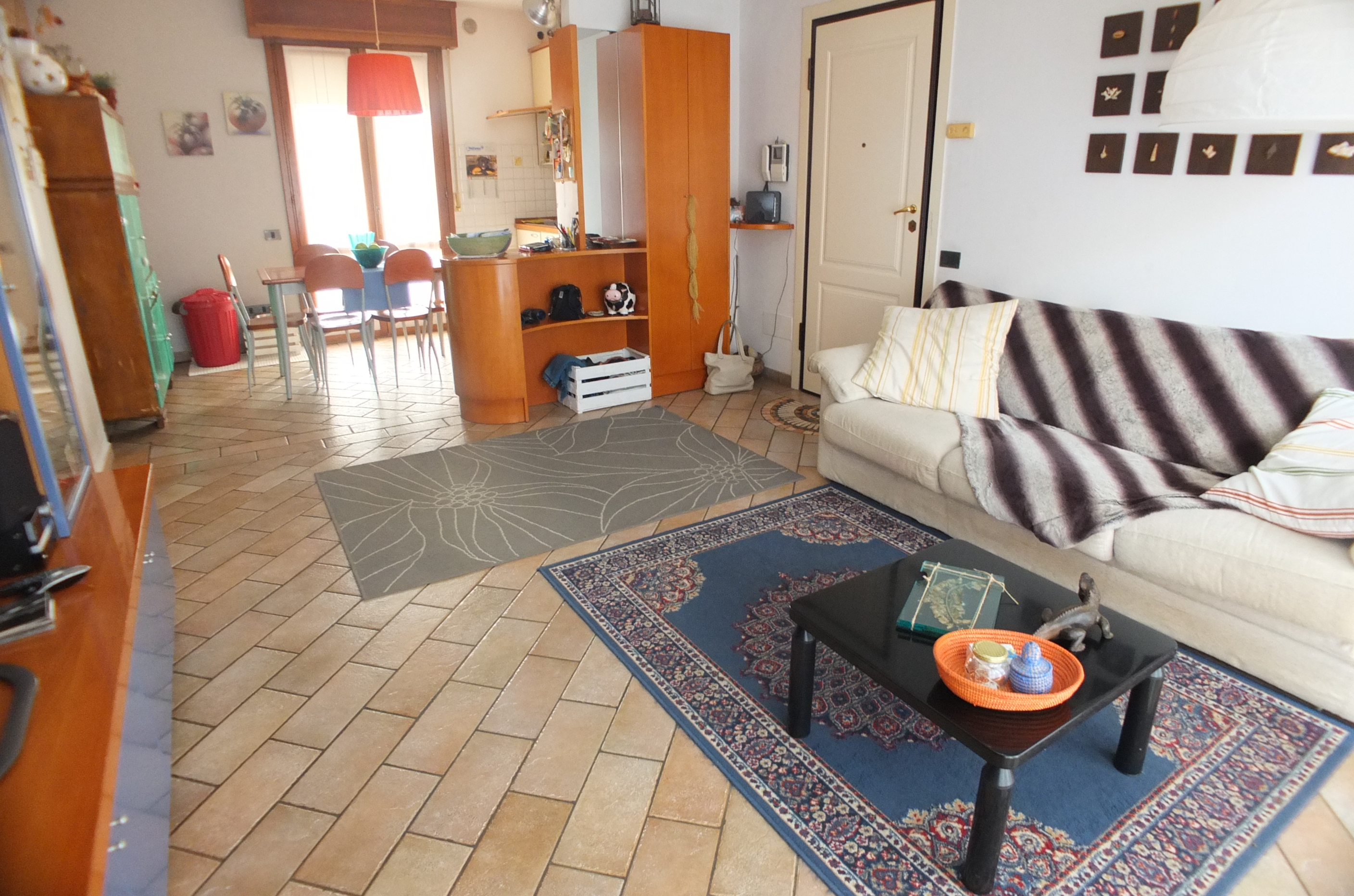 Vendita appartamento ben tenuto con ampio giardino e garage Pesaro - zona mare-porto (AP213)
