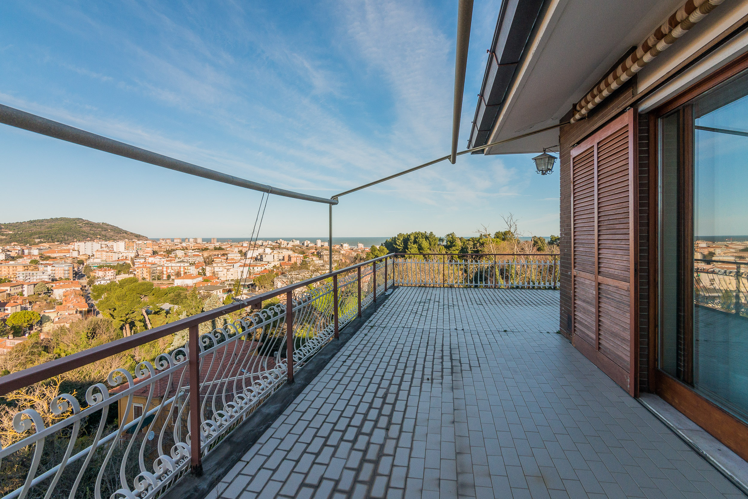 VENDITA ESCLUSIVO ATTICO PANORAMICO PESARO - ZONA MONTEGRANARO (AP603)