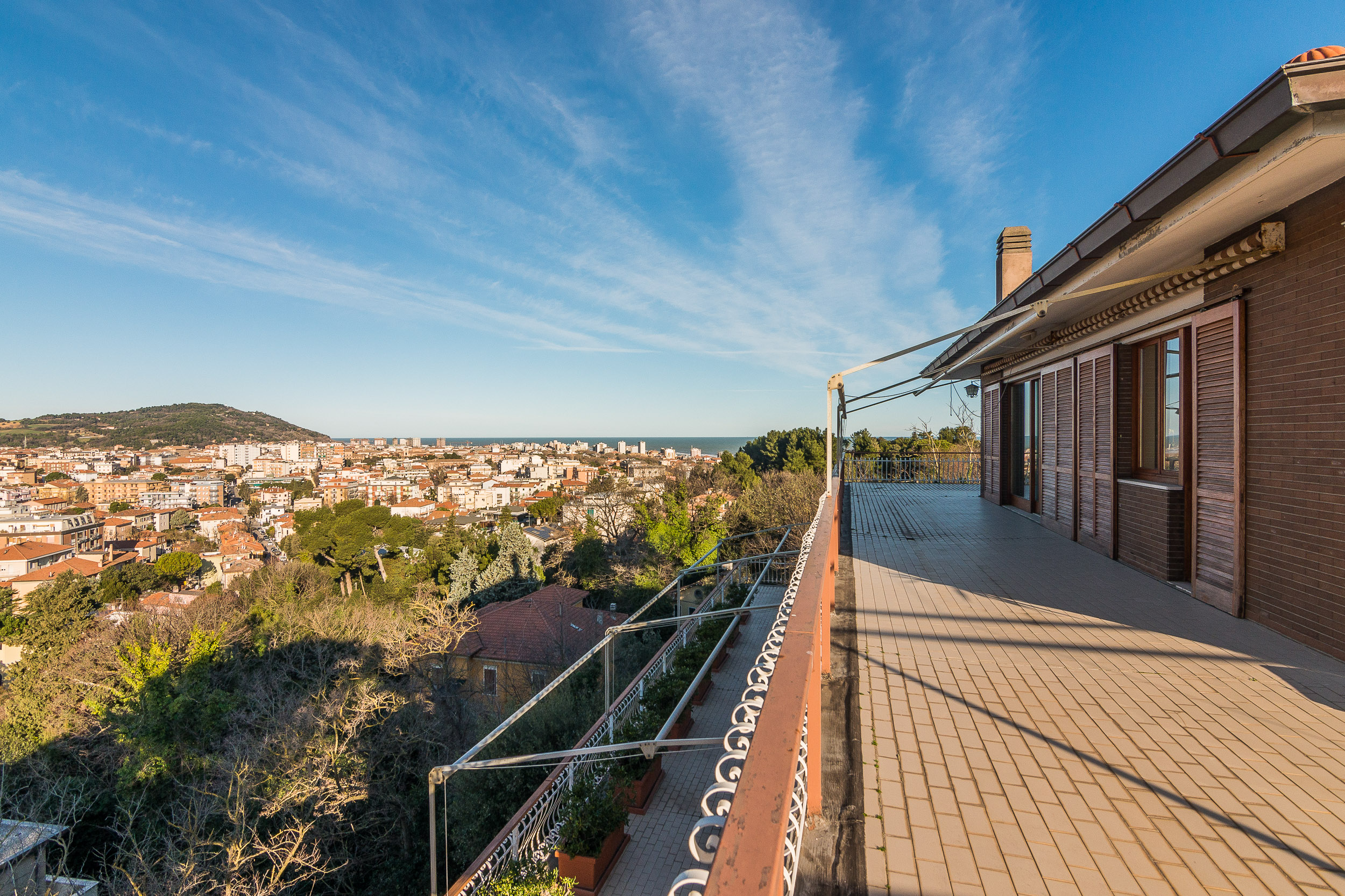 VENDITA ESCLUSIVO ATTICO PANORAMICO PESARO - ZONA MONTEGRANARO (AP603)