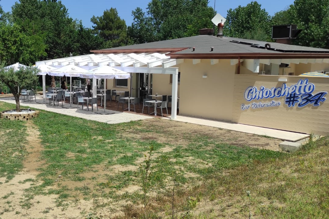 AFFITASI ATTIVITA’ + IMMOBILE COMMERCIALE PESARO ZONA VALLUGOLA (AC700)