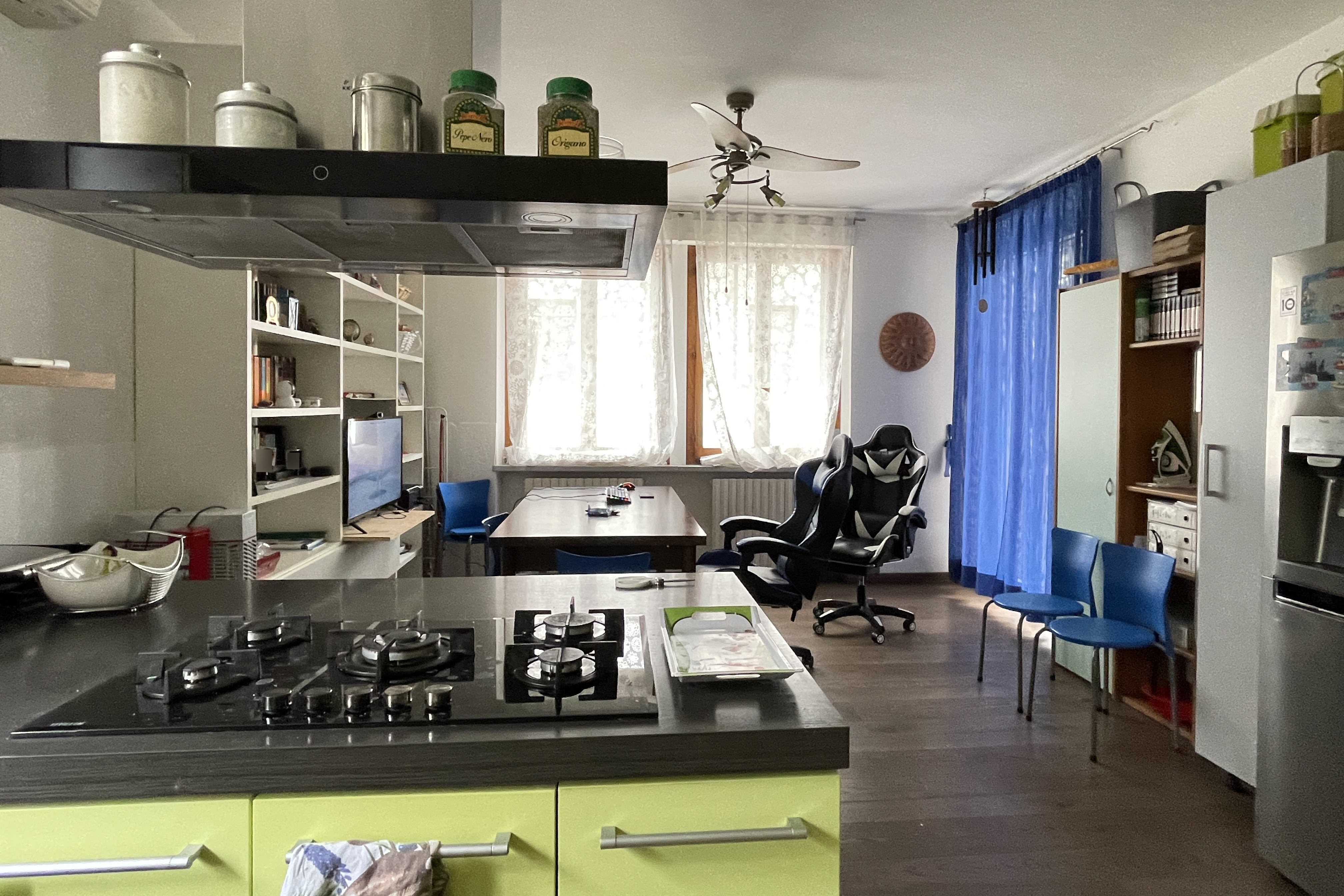 Vendita appartamento con scoperto e giardino Pesaro - Zona mare (IN716)
