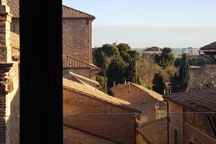 Affitto appartamento semi-arredato Pesaro - Zona centro storico (AT-14)
