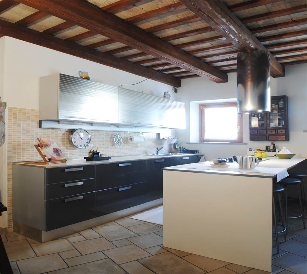 AFFITTO APPARTAMENTO PESARO - ZONA COLLINE PESARESI (CAQ1)