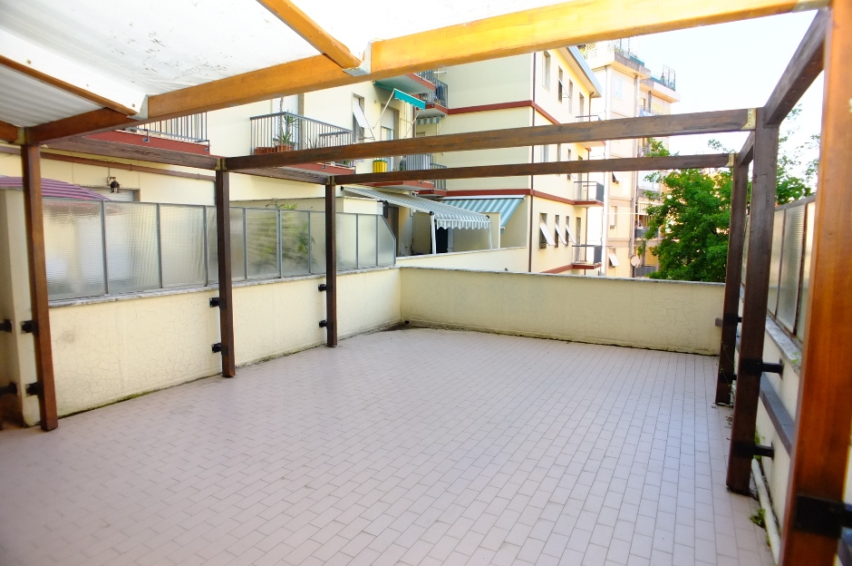 Vendita appartamento con terrazza Pesaro - zona Pantano (AP184)