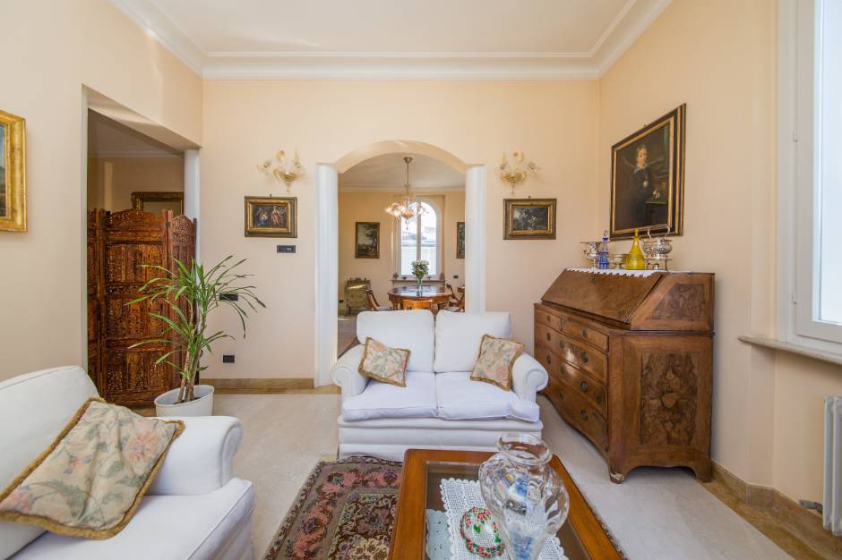  Vendita signorile appartamento in villa Pesaro - Zona mare (AP002) 