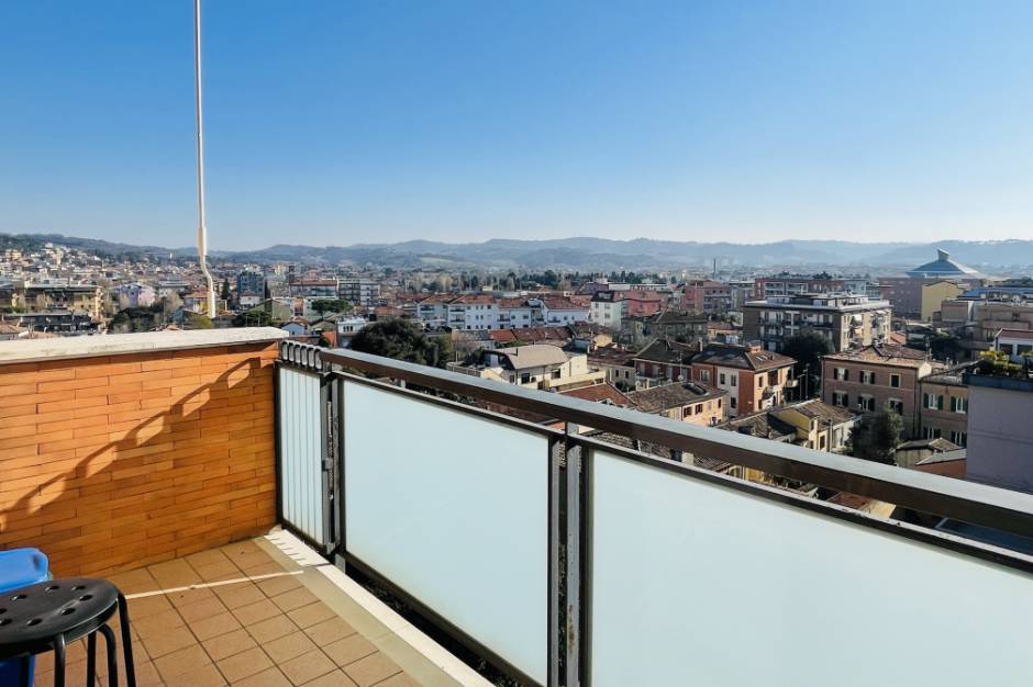  Vendita appartamento panoramico (vista mare) Pesaro - Zona centro (AP721)