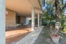 Vendita villa con ampio giardino Pesaro - Zona Soria (VI735)