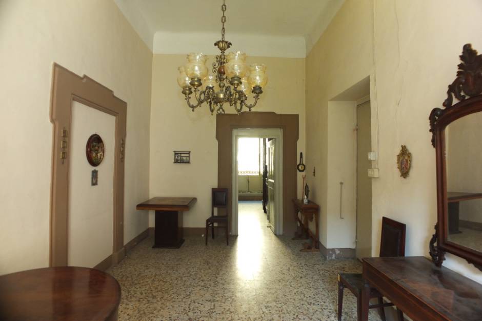  Vendita ampio appartamento con garage in palazzo storico Pesaro - Zona centro storico (AP768)