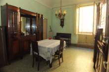 Vendita ampio appartamento con garage in palazzo storico Pesaro - Zona centro storico (AP768)