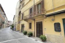 Vendita ampio appartamento con garage in palazzo storico Pesaro - Zona centro storico (AP768)