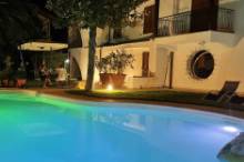 Vendita villa con ampio giardino e piscina Fano - Zona Gimarra (VI100)