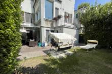 Vendita prestigioso appartamento in villino Pesaro - Zona Mare (IN781)