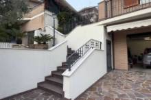 Vendita villetta con giadino Pesaro - Trebbiantico (IN190)