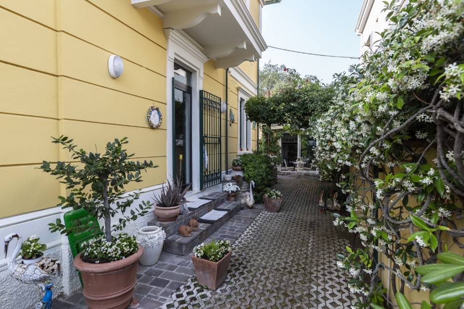  Vendita pregevole villa unifamiliare con giardino Pesaro - Zona mare (VI877)