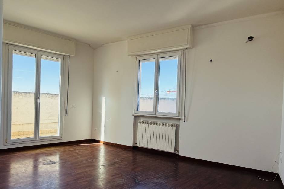  Vendita luminoso attico Pesaro - Zona centro storico (AP922)