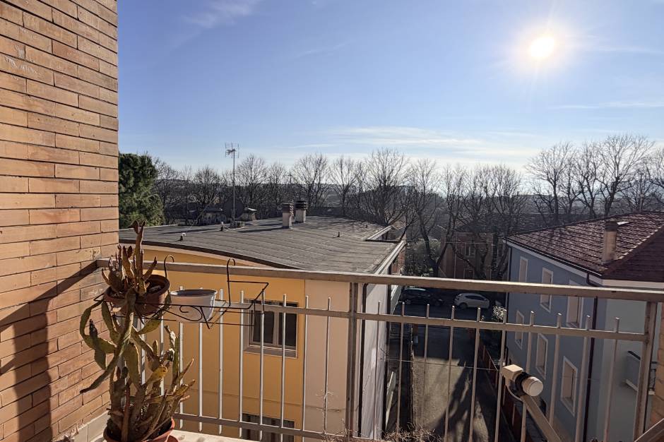  Vendita appartamento luminoso con posto auto Pesaro - Zona mare (AP928)