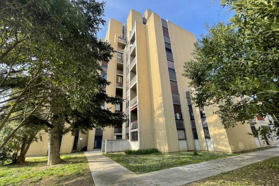  Vendita ampio appartamento con garage Pesaro - Zona Cinque Torri (AP932)