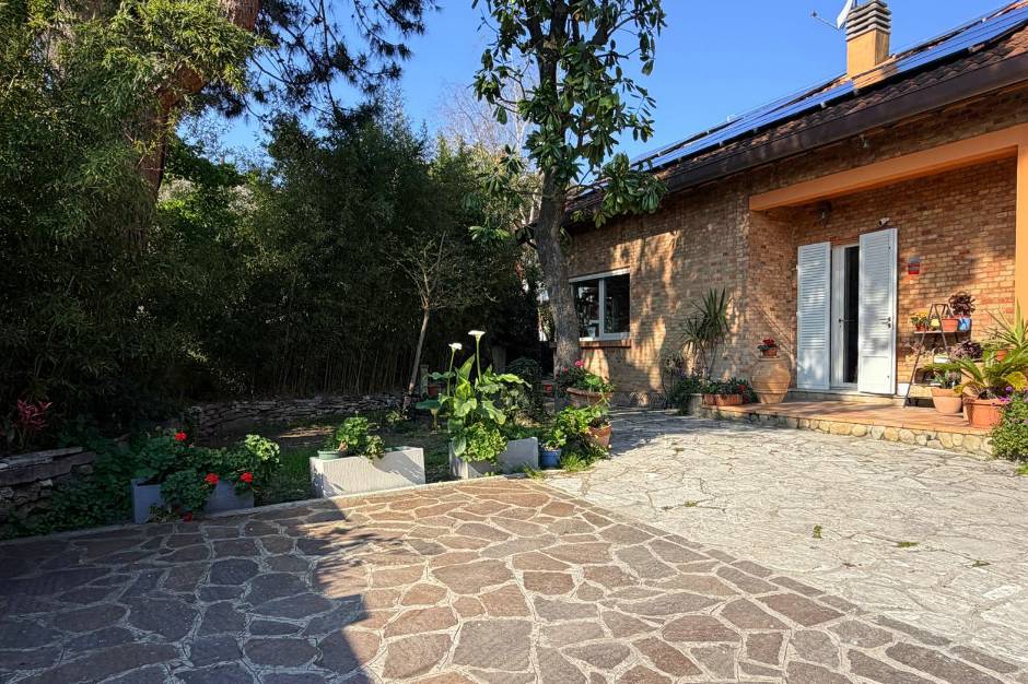  Vendita pregevole villa con giardino Pesaro - Zona centro-mare (VI020)