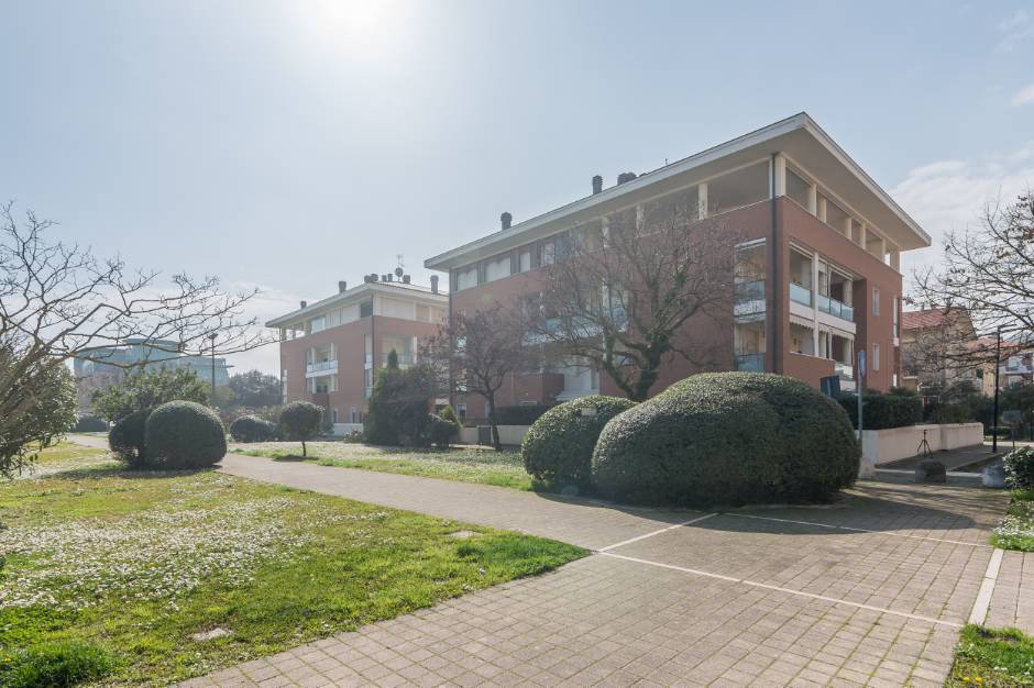  Vendita attico con ampia terrazza e garage Pesaro - Zona Baia Flaminia (AP935)