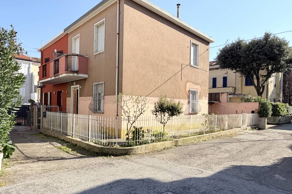  Vendita casa a schiera con piccolo scoperto Pesaro - Zona mare (SC939)