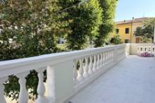 Vendita appartamento al piano nobile di Villa Pesaro - Zona mare (AP958)